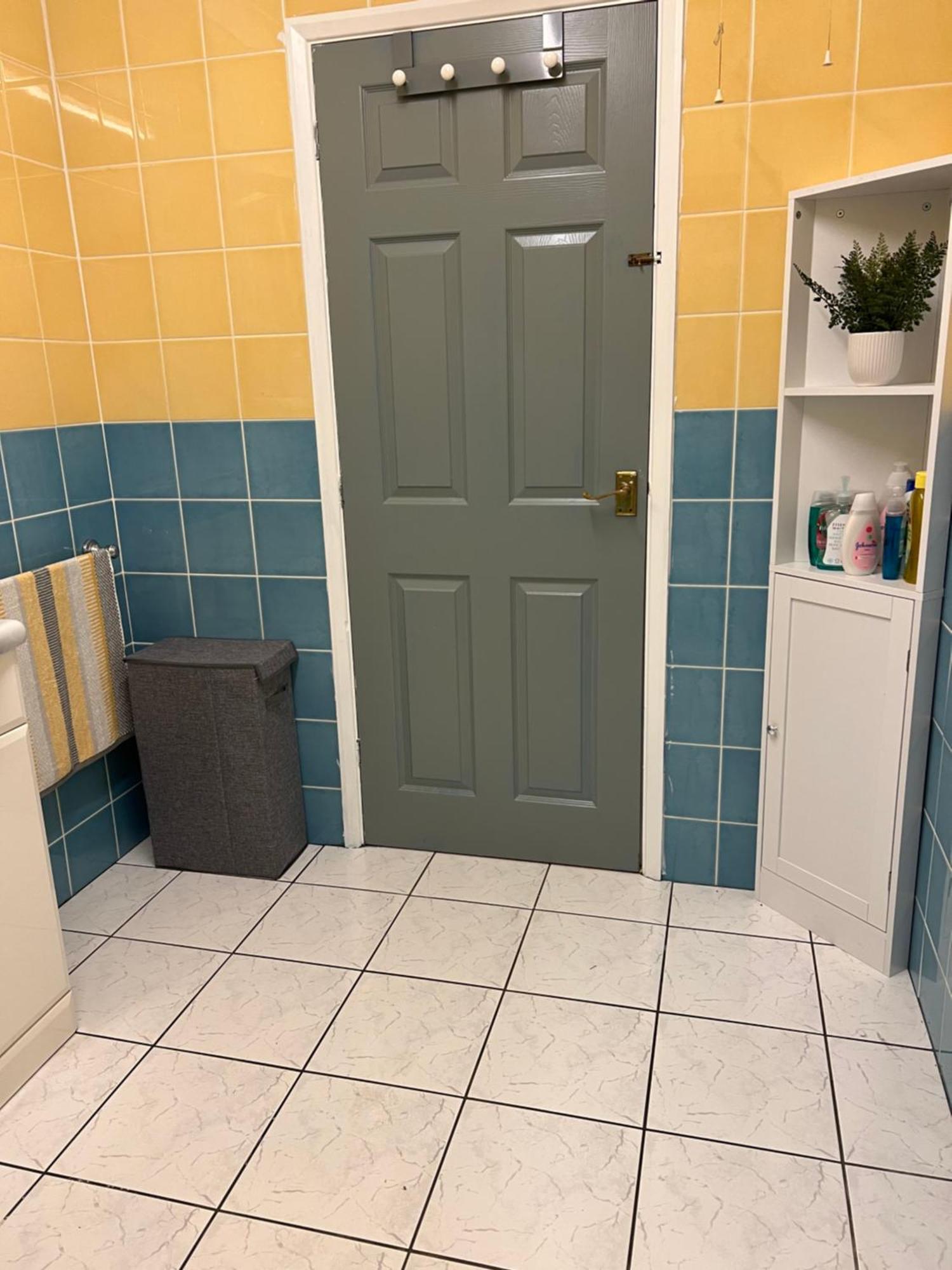 Twin Room At The Bungalow With Shared Shower Room كيترينج المظهر الخارجي الصورة