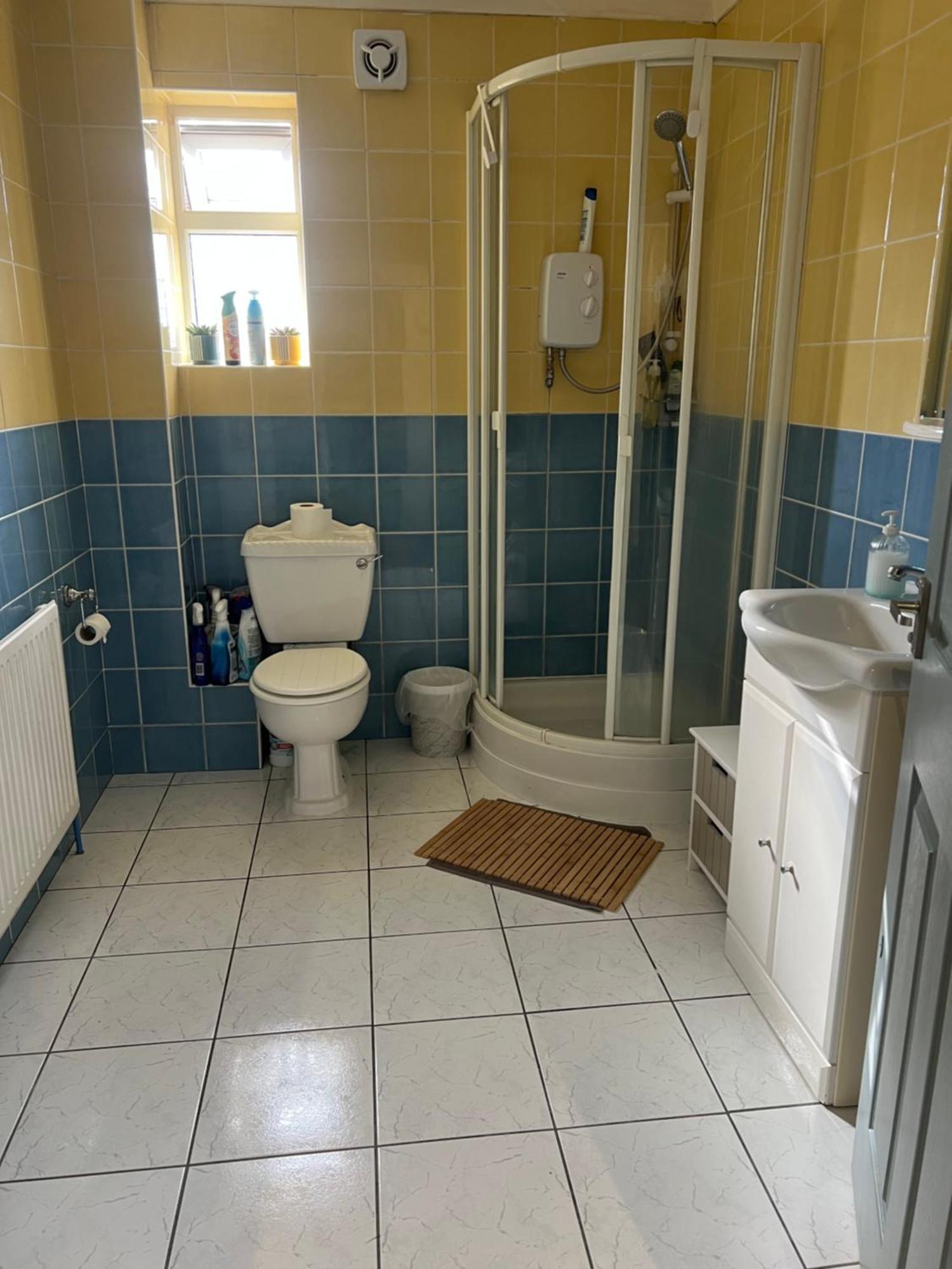 Twin Room At The Bungalow With Shared Shower Room كيترينج المظهر الخارجي الصورة